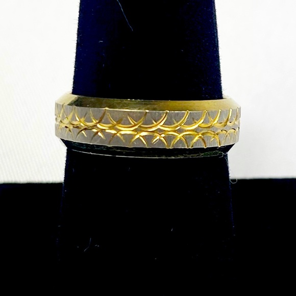 NWOT Stainless Steel Band Size 8 - Picture 1 of 2